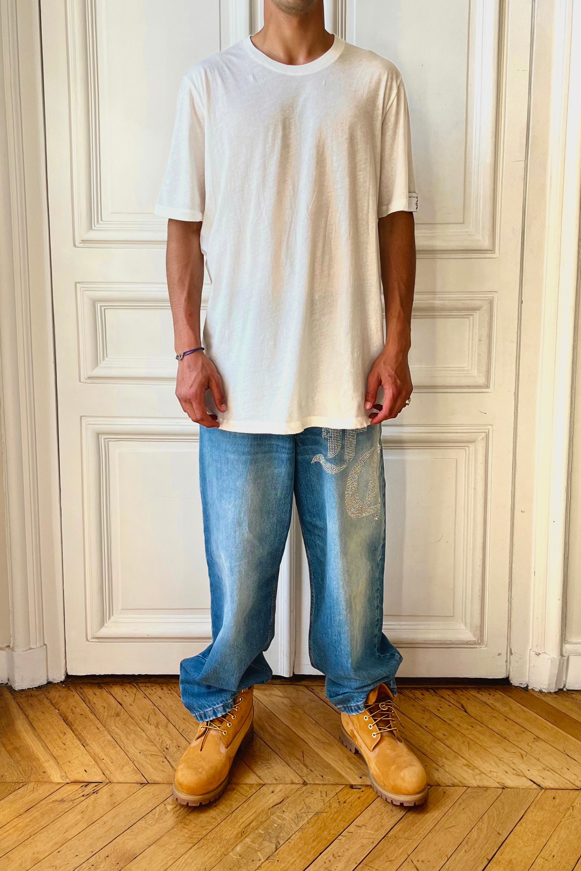 White Over Tshirt Circle - Faith Connexion