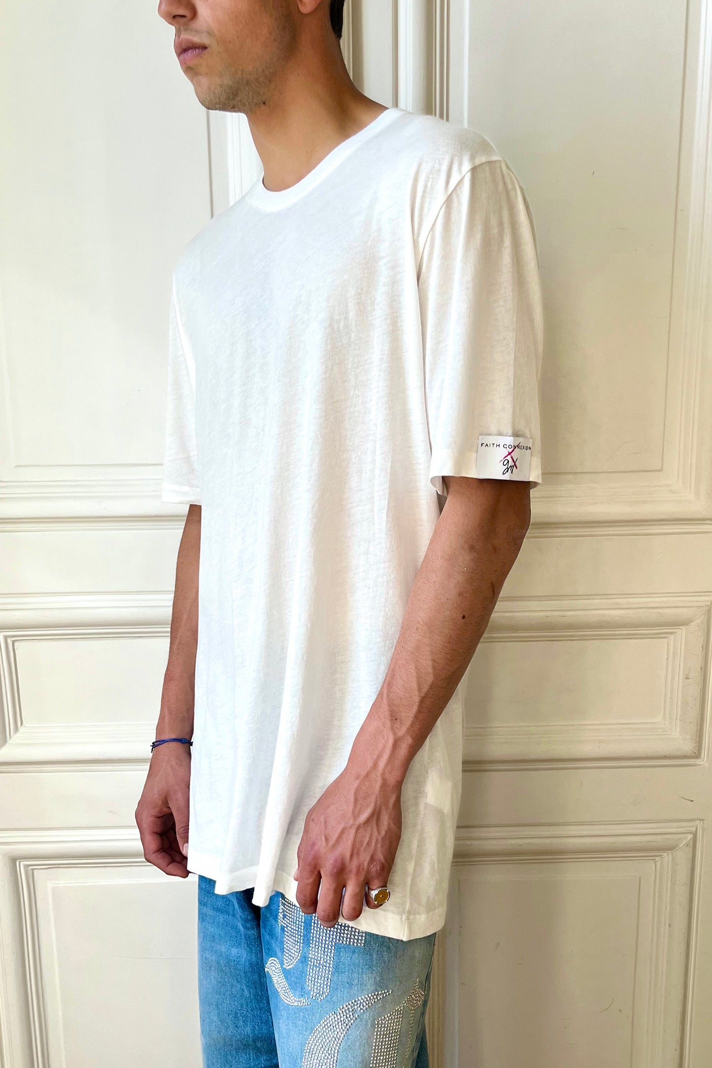 White Over Tshirt Circle - Faith Connexion