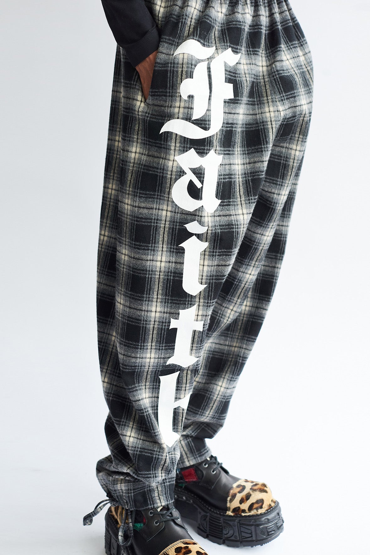 CHECKED OVERSIZED PYJAMA PANTS - Faith Connexion